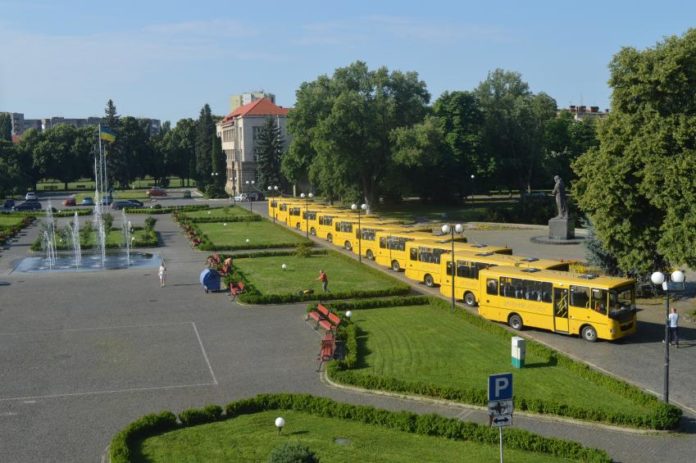 Десять районів Закарпаття отримали нові шкільні автобуси Десять районів Закарпаття отримали нові шкільні автобуси