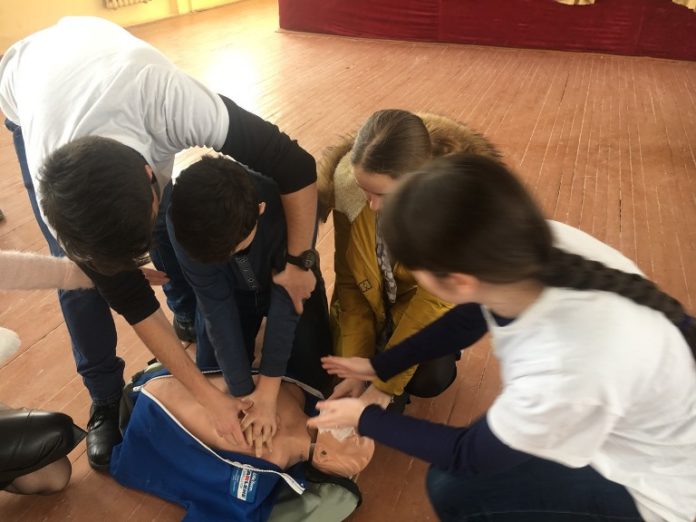 У Львові пропонують навчати школярів надавати першу долікарську допомогу У Львові пропонують навчати школярів надавати першу долікарську допомогу