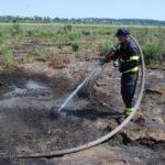 Майже двісті рятувальників гасять торф біля Львова - 2