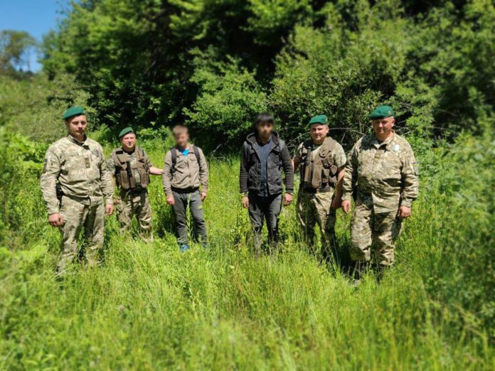 Два турки намагалися пішки перетнути кордон з Польщею Два турки намагалися пішки перетнути кордон з Польщею