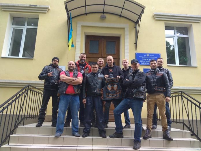 Львівські байкери провели благодійну донорську акцію «Мотосерце» (фото) Львівські байкери провели благодійну донорську акцію «Мотосерце» (фото)