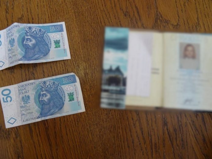 Аби вивезти доньку з України без згоди батька, жінка запропонувала прикордоннику хабар Аби вивезти доньку з України без згоди батька, жінка запропонувала прикордоннику хабар