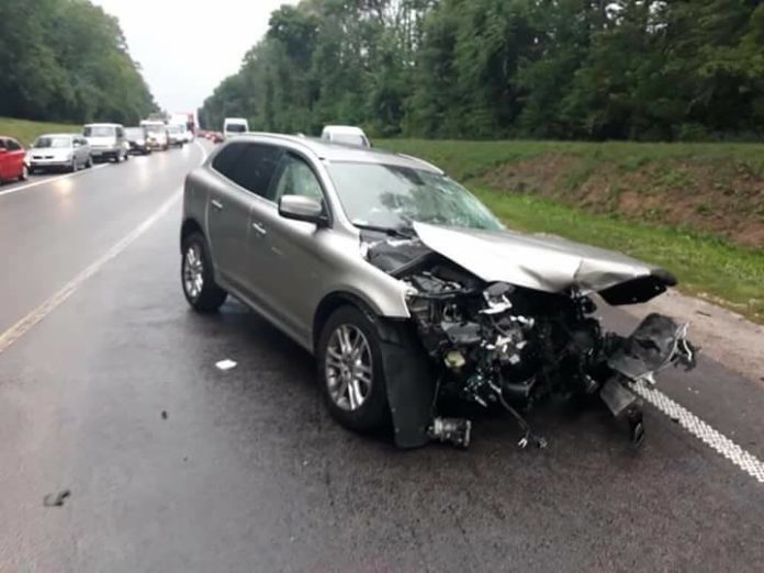 Посол Швейцарії потрапив у ДТП на Львівщині: авто дипломата виїхало на зустрічну смугу Посол Швейцарії потрапив у ДТП на Львівщині: авто дипломата виїхало на зустрічну смугу