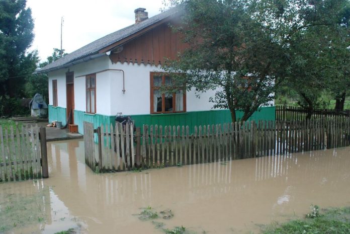 На Франківщині зливи підтопили понад 200 будинків На Франківщині зливи підтопили понад 200 будинків
