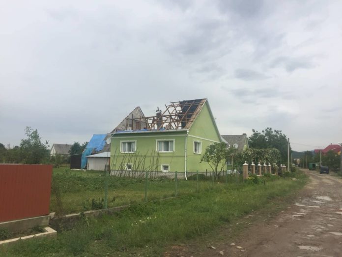 На Закарпатті через негоду пошкоджено понад 850 будівель На Закарпатті через негоду пошкоджено понад 850 будівель