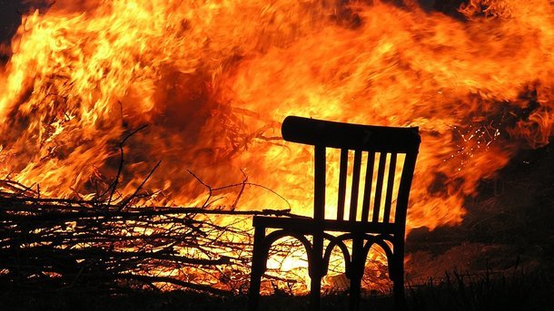 На Золочівщині пенсіонер спалив себе на цвинтарі