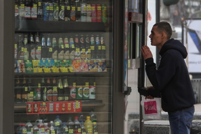 Львів’яни просять заборонити продаж алкоголю в МАФах Львів’яни просять заборонити продаж алкоголю в МАФах