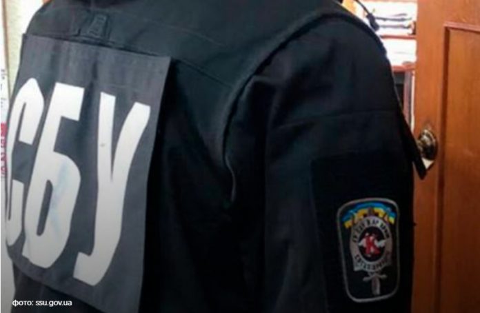 СБУ визволила з полону студента, який розвісив в окупованому Луганську прапор України СБУ визволила з полону студента, який розвісив в окупованому Луганську прапор України