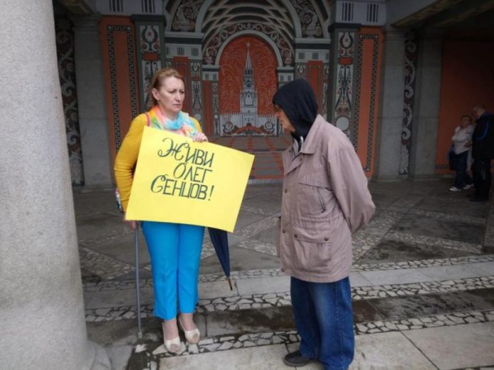 Олег Сенцов продовжує голодувати: що з ним відбувається зараз Олег Сенцов продовжує голодувати: що з ним відбувається зараз