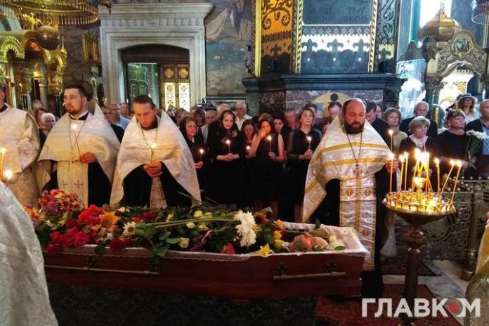 У Володимирському соборі прощаються з поетом Іваном Драчем У Володимирському соборі прощаються з поетом Іваном Драчем