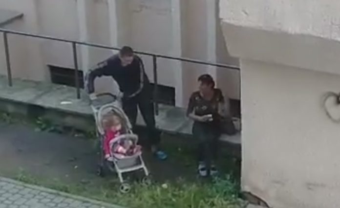 Дитину, мама якої кололась на вулиці у її присутності, влаштували в один із дитячих закладів Дитину, мама якої кололась на вулиці у її присутності, влаштували в один із дитячих закладів