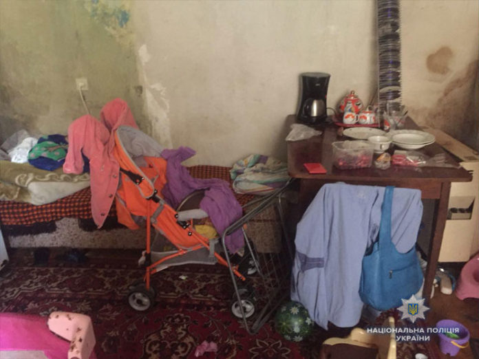 У Львові соцслужби забрали двох дітей з неблагополучної родини У Львові соцслужби забрали двох дітей з неблагополучної родини