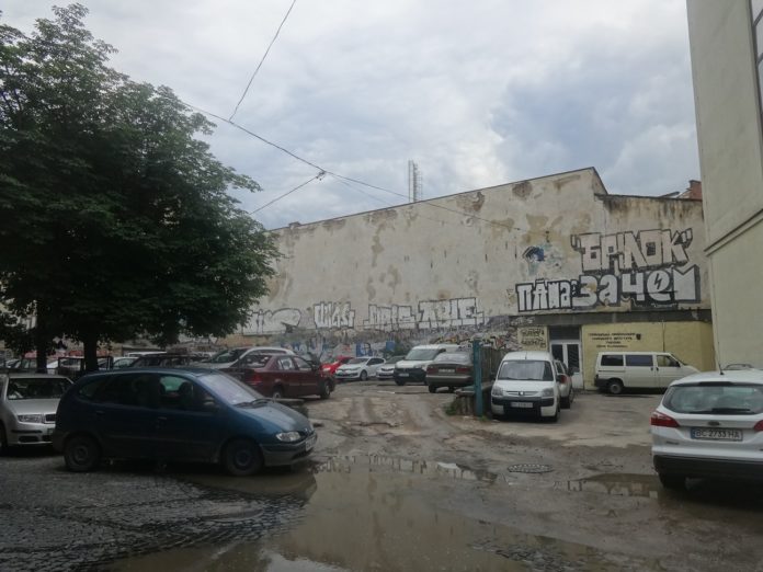 Готель, паркінг та пасаж: львів’яни протестують проти планів будівництва у центрі міста Готель, паркінг та пасаж: львів’яни протестують проти планів будівництва у центрі міста