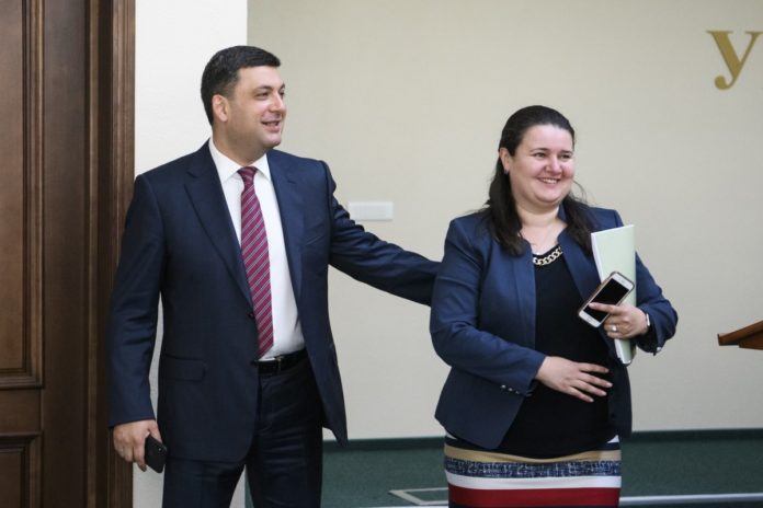 Гройсман представив нову главу Мінфіну Гройсман представив нову главу Мінфіну