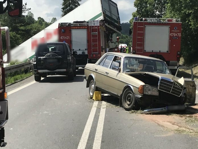 ДТП у Польщі: автобус з дітьми зіткнувся з вантажівкою ДТП у Польщі: автобус з дітьми зіткнувся з вантажівкою