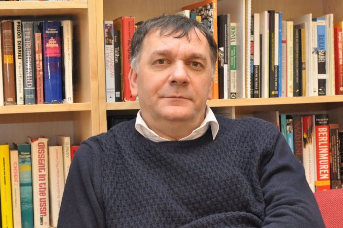 «Ти можеш вийти з війни, але війна з тебе — ніколи», — норвезький правозахисник і біженець про війну та примирення «Ти можеш вийти з війни, але війна з тебе — ніколи», — норвезький правозахисник і біженець про війну та примирення