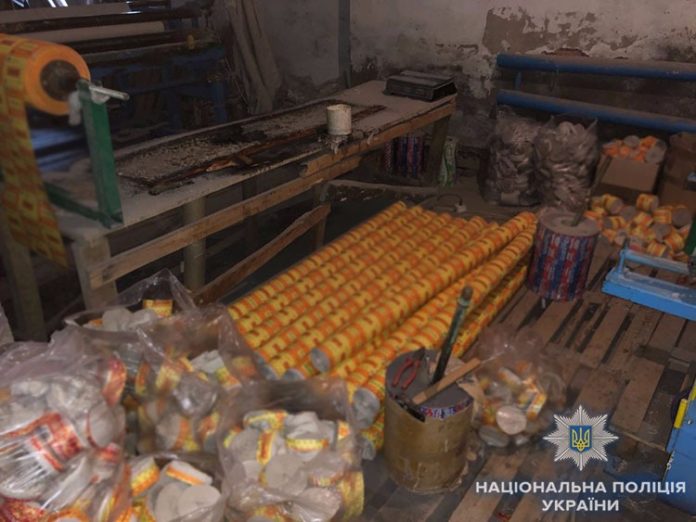 На Львівщині виявили міні-завод, де підробляли паперову продукцію На Львівщині виявили міні-завод, де підробляли паперову продукцію