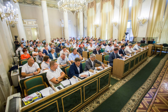 Депутати підкинули грошей на спортивні майданчики Депутати підкинули грошей на спортивні майданчики