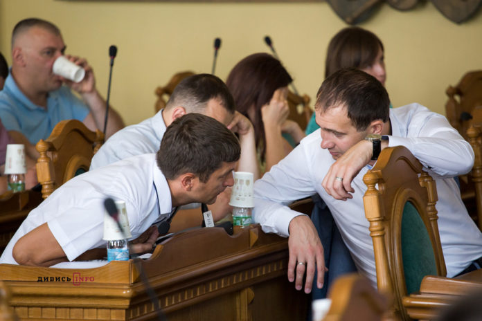 У Львові підрахували, скільки необхідно коштів, аби відмовитися від посипання вулиць піскосумішшю У Львові підрахували, скільки необхідно коштів, аби відмовитися від посипання вулиць піскосумішшю