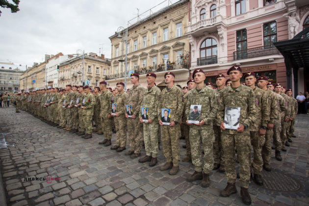 Як львівських десантників зустрічали вдома з війни (фоторепортаж)