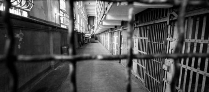 У центрі Москви вночі влаштували акцію на підтримку Сенцова У центрі Москви вночі влаштували акцію на підтримку Сенцова
