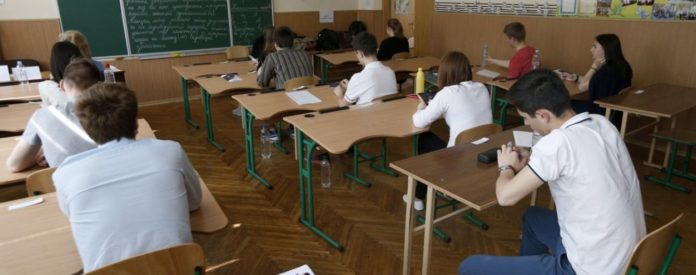 На Львівщині під час ЗНО було виявлено тридцять заборонених електронних пристроїв На Львівщині під час ЗНО було виявлено тридцять заборонених електронних пристроїв