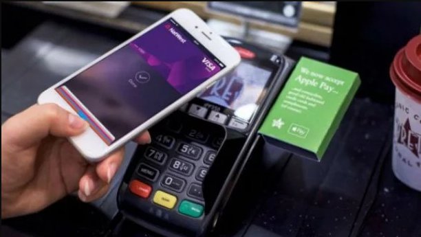 Послуга Apple Pay стала доступною у всіх банках України