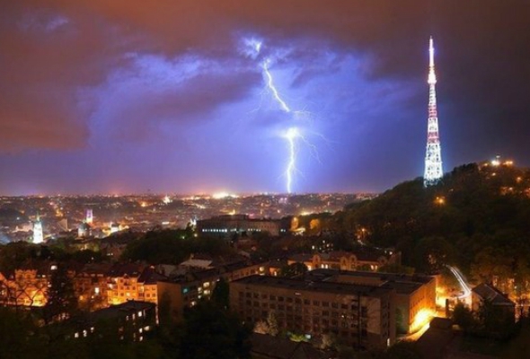 Погода у Львові: синоптики застерігають про грози на завтра