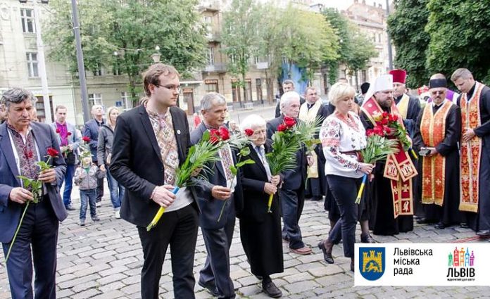 У Львові вшанували пам’ять політичних в’язнів комуністичного режиму У Львові вшанували пам’ять політичних в’язнів комуністичного режиму