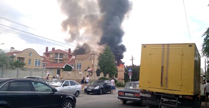 В окупованому Криму згорів пансіонат: є постраждалі В окупованому Криму згорів пансіонат: є постраждалі