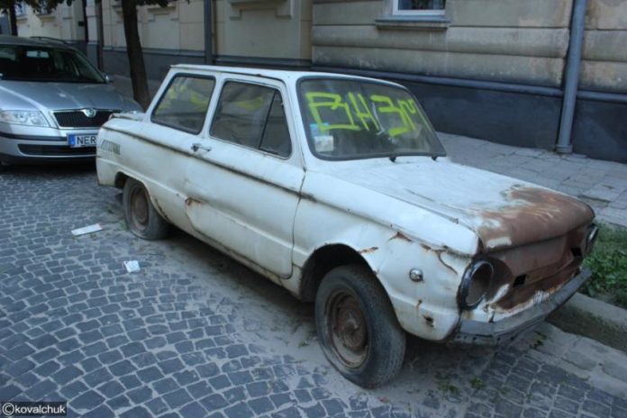 У Львові власників покинутих авто просять евакуювати машини У Львові власників покинутих авто просять евакуювати машини