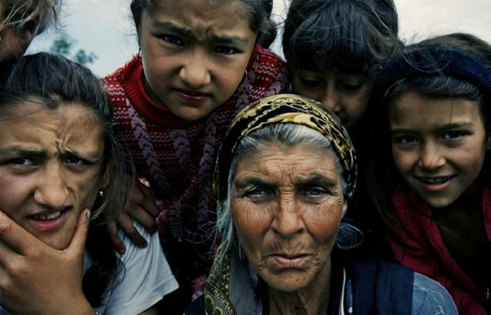 У Львові з ножами напали на табір ромів: одна людина мертва, дитина в лікарні У Львові з ножами напали на табір ромів: одна людина мертва, дитина в лікарні