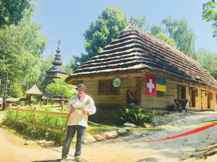 Українські Карпати на смак: у Шевченківському гаю відкрили хатинку з органічними продуктами (фото) Українські Карпати на смак: у Шевченківському гаю відкрили хатинку з органічними продуктами (фото)