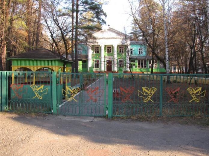 Отруєння у таборі на Донеччині: у лікарні уже 84 людини Отруєння у таборі на Донеччині: у лікарні уже 84 людини