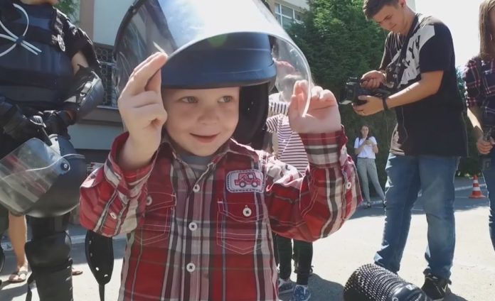 Як львівські патрульні відсвяткували свій день народження (відео) Як львівські патрульні відсвяткували свій день народження (відео)