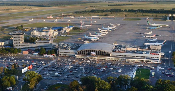 В аеропорту «Бориспіль» аварійно приземлився літак (відео) В аеропорту «Бориспіль» аварійно приземлився літак (відео)