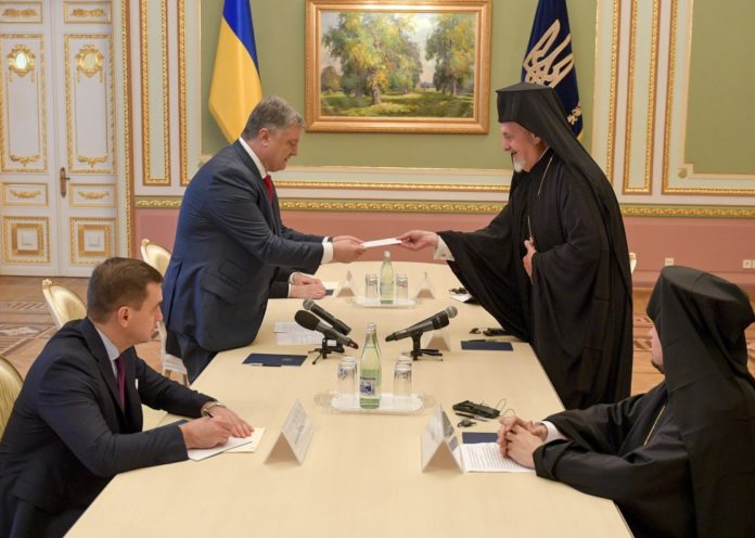 Порошенко зустрівся з делегацією Вселенського Патріархату Порошенко зустрівся з делегацією Вселенського Патріархату