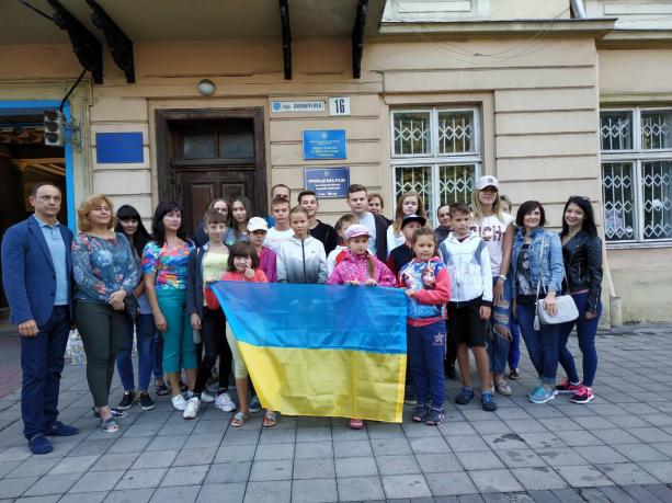 13 дітей учасників АТО з Львівщини вирушили на відпочинок до Молдови