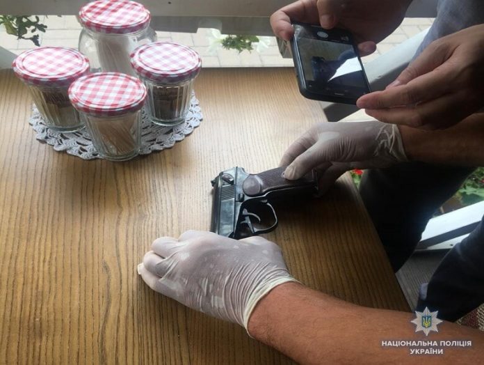 У поліції розповіли подробиці стрілянини в ресторані у центрі Києві(фото) У поліції розповіли подробиці стрілянини в ресторані у центрі Києві(фото)