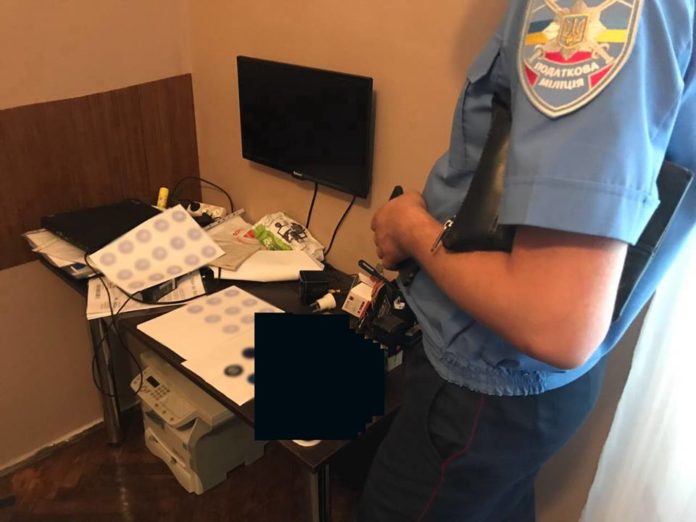 У Львові фіскали ліквідували конвертаційний центр (фото) У Львові фіскали ліквідували конвертаційний центр (фото)