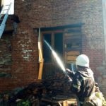 У Бориславі горіло приміщення з розпилювання деревини - 2