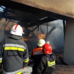 У Бориславі горіло приміщення з розпилювання деревини - 4
