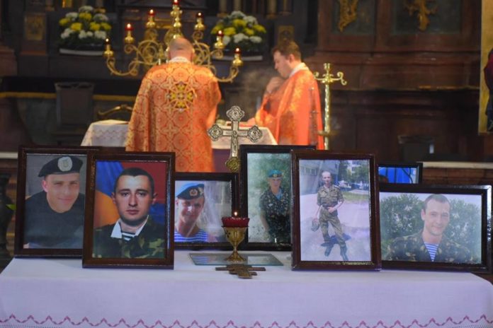 У Гарнізонному храмі молитвою вшанували пам’ять загиблих військових під Зеленопіллям У Гарнізонному храмі молитвою вшанували пам’ять загиблих військових під Зеленопіллям