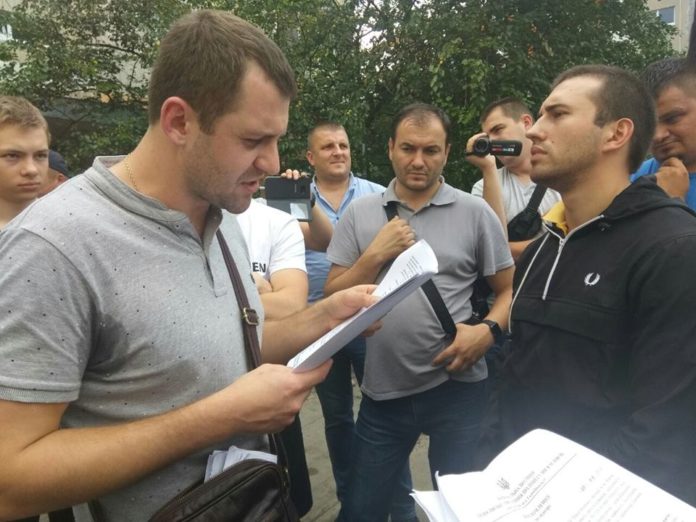 У координатора С14 Мазура обшук: йому оголосили про підозру У координатора С14 Мазура обшук: йому оголосили про підозру