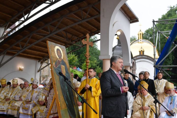 Автокефалія церкви є питанням національної безпеки й геополітики, — Порошенко Автокефалія церкви є питанням національної безпеки й геополітики, — Порошенко