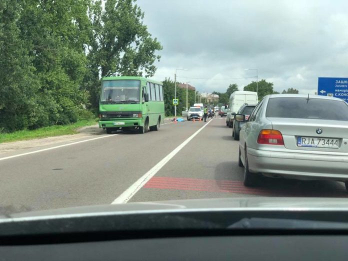 У Великому Дорошеві маршрутка збила на смерть пішохода У Великому Дорошеві маршрутка збила на смерть пішохода