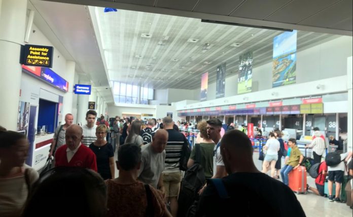 Ryanair за два дні затримав понад 400 рейсів через страйк співробітників Ryanair за два дні затримав понад 400 рейсів через страйк співробітників