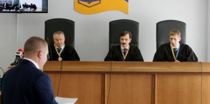 Адвокати Януковича зірвали дебати Адвокати Януковича зірвали дебати