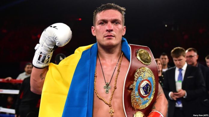 Український боксер Олександр Усик переміг росіянина Мурата Гассієва Український боксер Олександр Усик переміг росіянина Мурата Гассієва