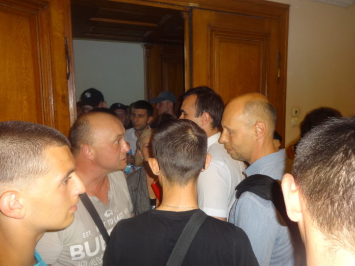 Комунальні стоматологи і Нацкорпус розблокували ЛМР… до завтра Комунальні стоматологи і Нацкорпус розблокували ЛМР… до завтра